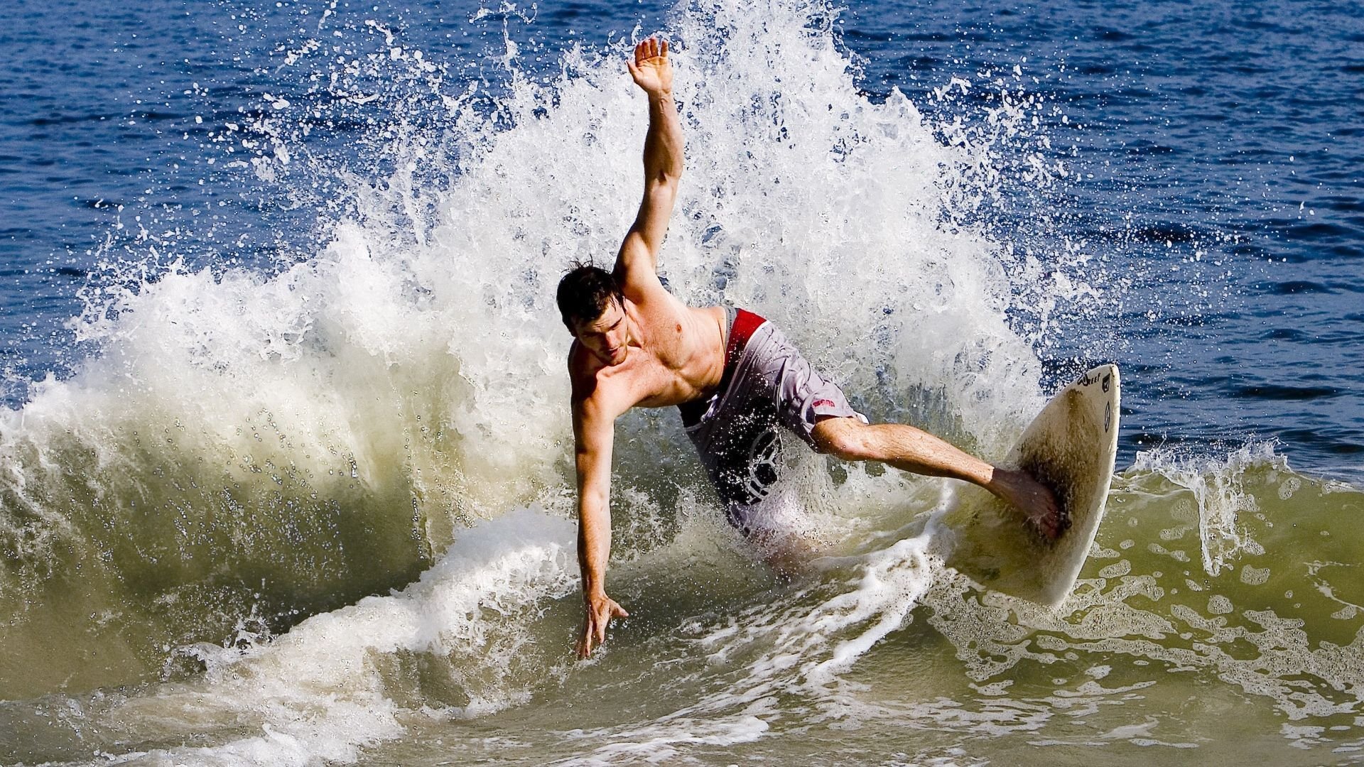 开云体育中国官网-班凯罗关键回合不手软，浙江队力克太阳